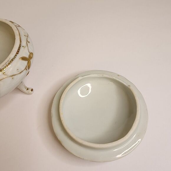 Vintage Porcelain Trinket Box White With Gold Gilt Table Decor - Picture 4 of 6